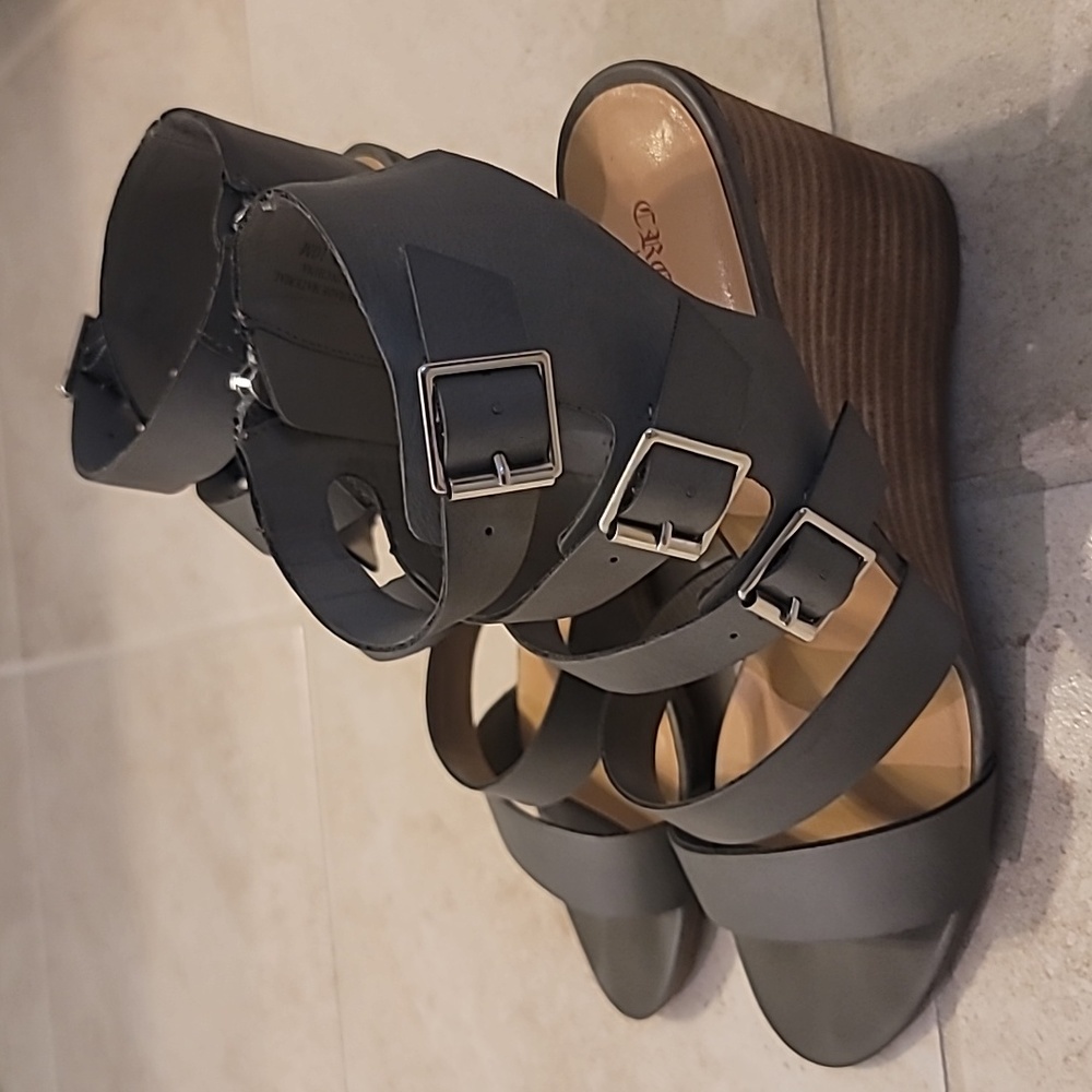 Sandals - Picture 2 of 3